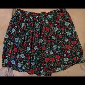 Hollister Floral Skirt Size Large!